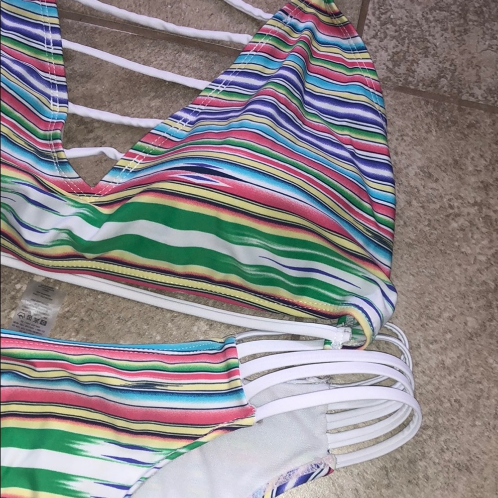 Bikini Set - Picture 2 of 4